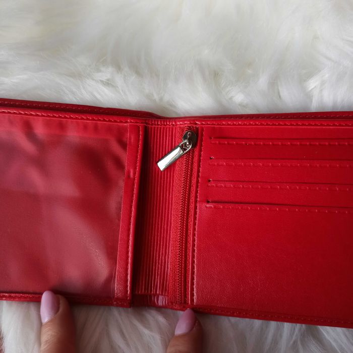 Cienki czerwony portfel etui na karty wizytówki Wilmar