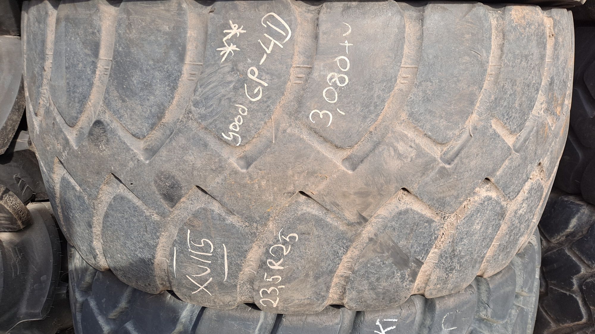 Komplet 23.5R25 Goodyear