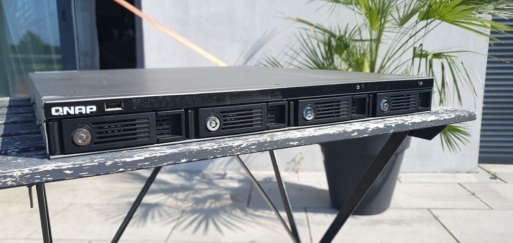 QNAP TS-469U-RP Intel Atom 3GB RAM Rack 1U
