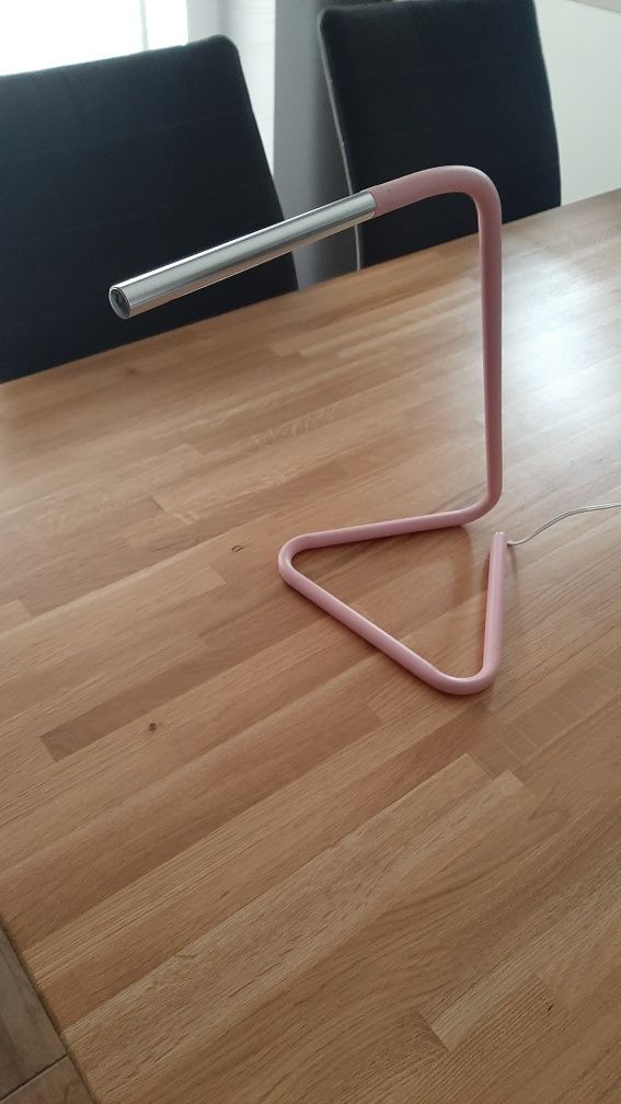 Lampka biurkowa Ikea różowa