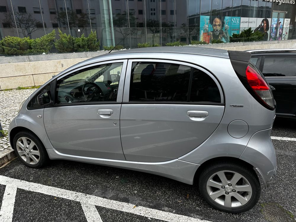 Peugeot iOn 100% electrico