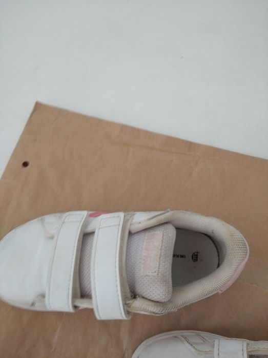 Sapatilhas Adidas tamanho 26