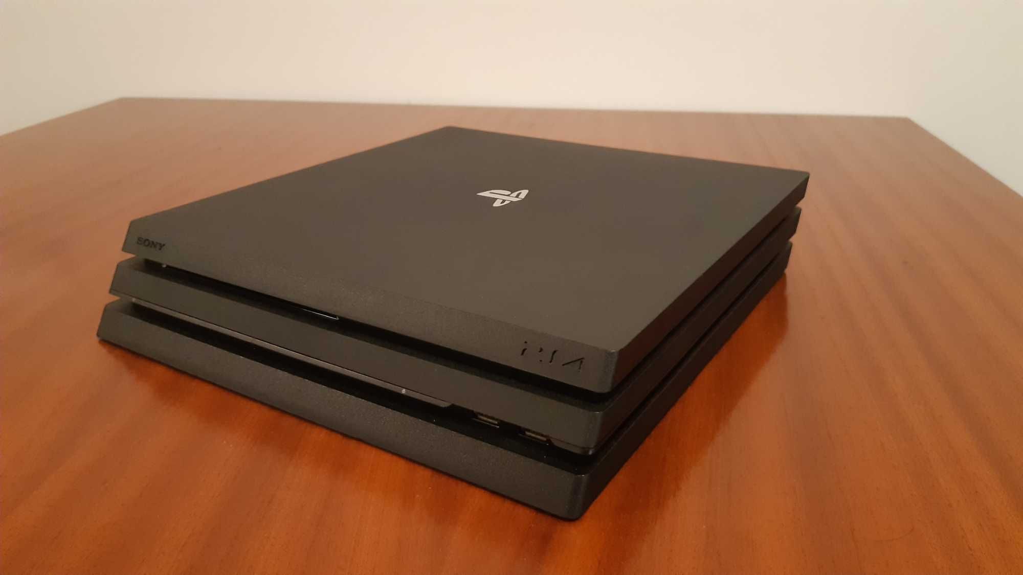 PS4 Pro 1TB + Comando (em ótimo estado)