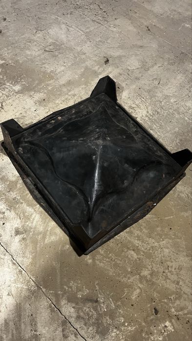 Форми для шапок на стовпці на забор