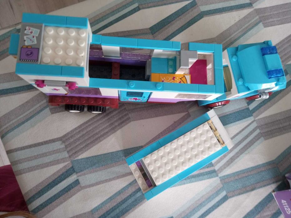 LEGO friends Przyczepa lecznicza dla koni
