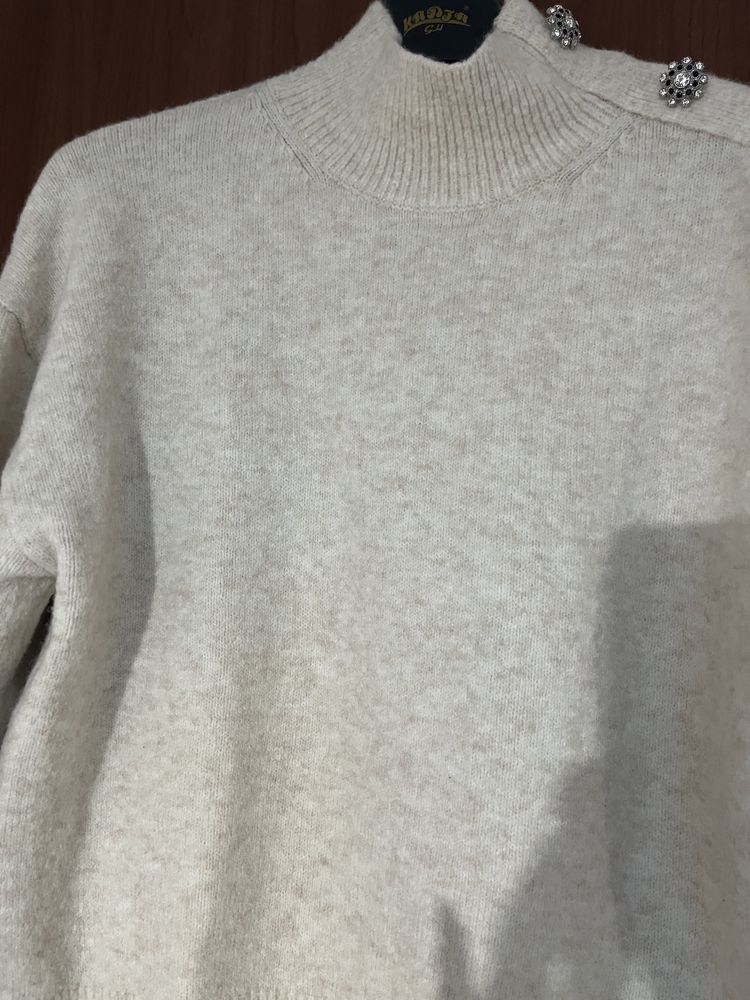 Sweter beżowy stan idealny