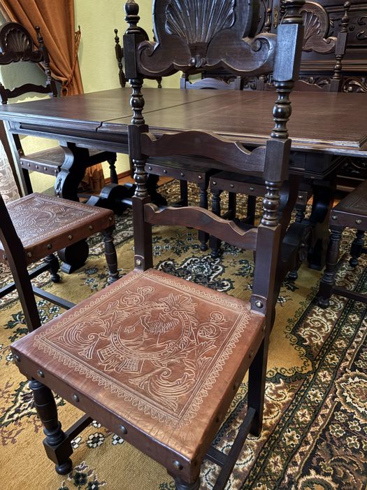 Cadeira classica com assento em couro gravado(EstiloD.Joao V/Colonial)