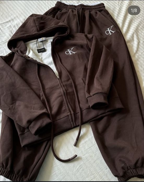 Костюм коричневого кольру