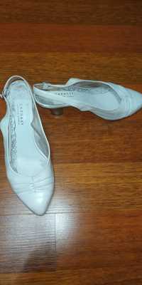 Продам женские туфли Carnaby