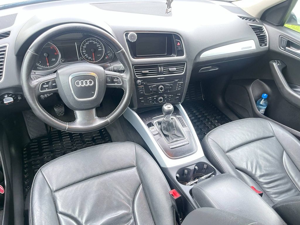 Audi Q5 2.0 tdi manual skóry panorama hak