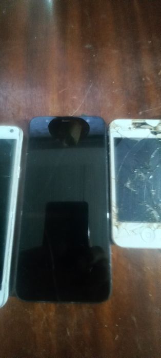 4 telemóveis para peças