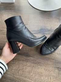 Черевики / чобітки жіночі 37 розмір чорні