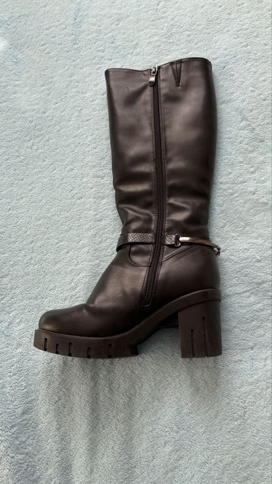 Чоботи жіночі дві пари 36 розмір