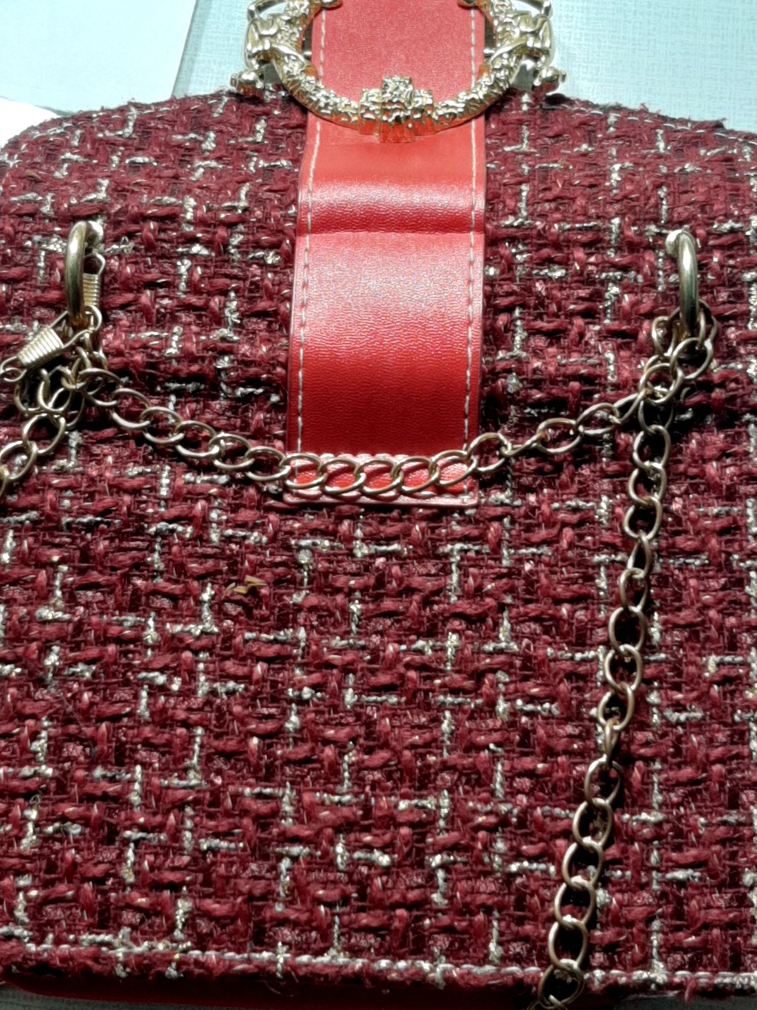 Женская сумочка на цепочке