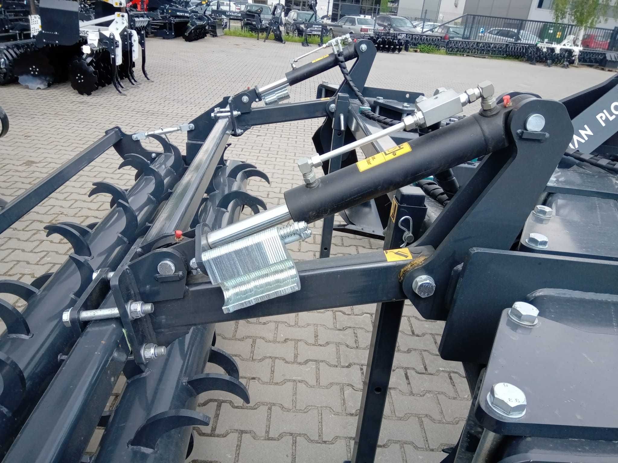 Głębosz AGROLAND Tytan Plow