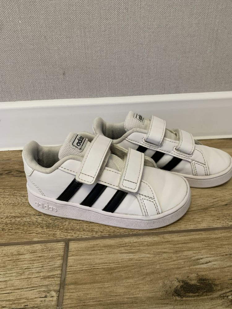 Кросівки adidas 26р