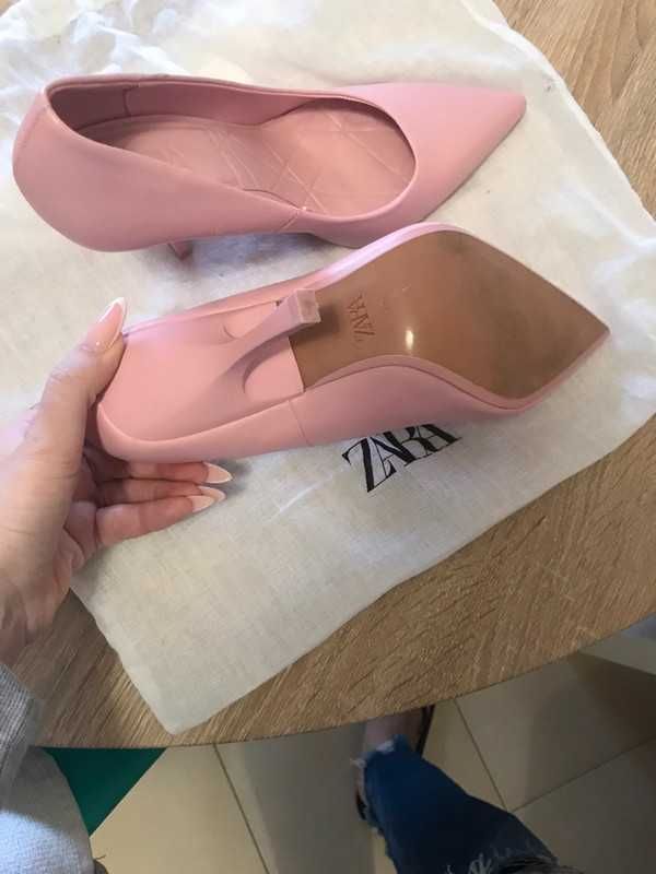 Sapatos de pele rosa