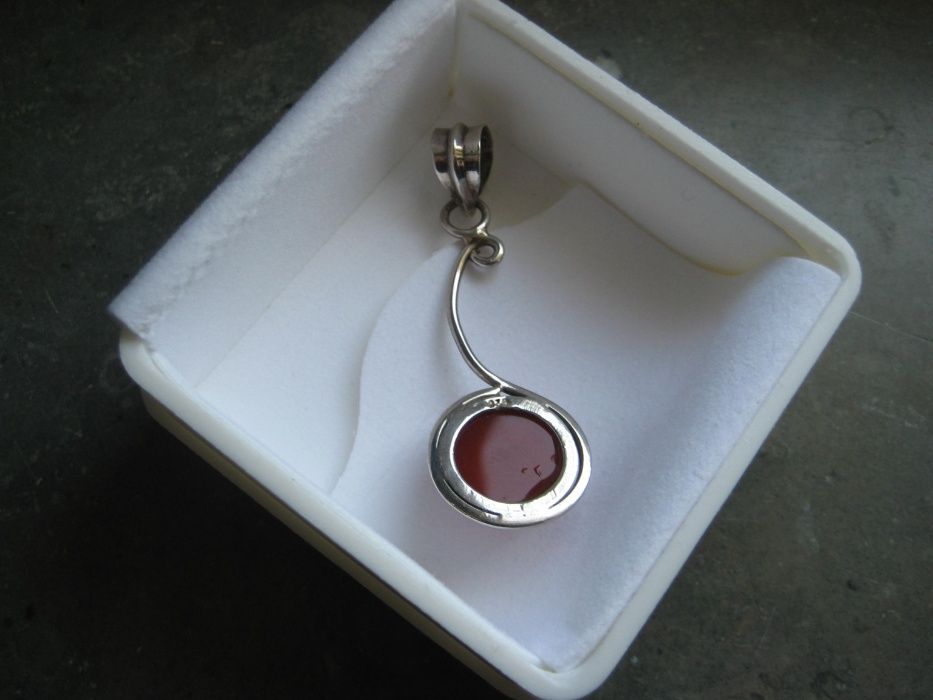 Pendente prata contrastada e pedra ágata cornalina (NOVO)