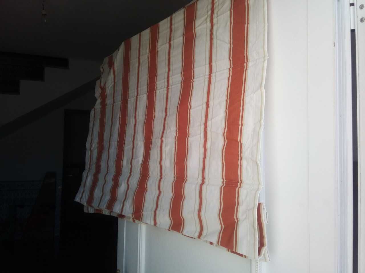Estores de cortinas dobráveis ​​em tecido.