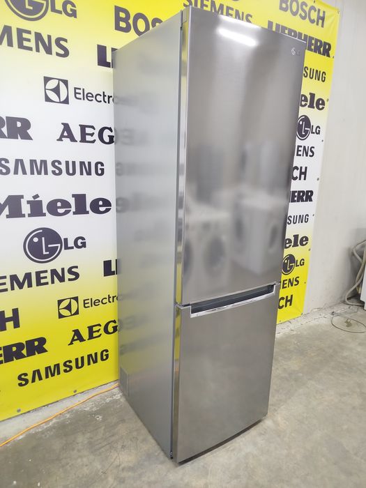 Холодильник фірми LG, модель QBB61PZGCN