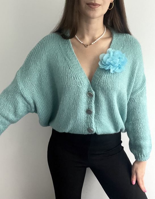 Turkusowy pastelowy modny kardigan jesienny z kwiatek lekki miekki