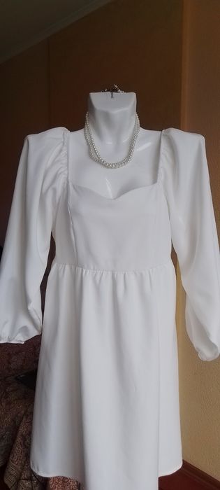 Платье белое нарядное