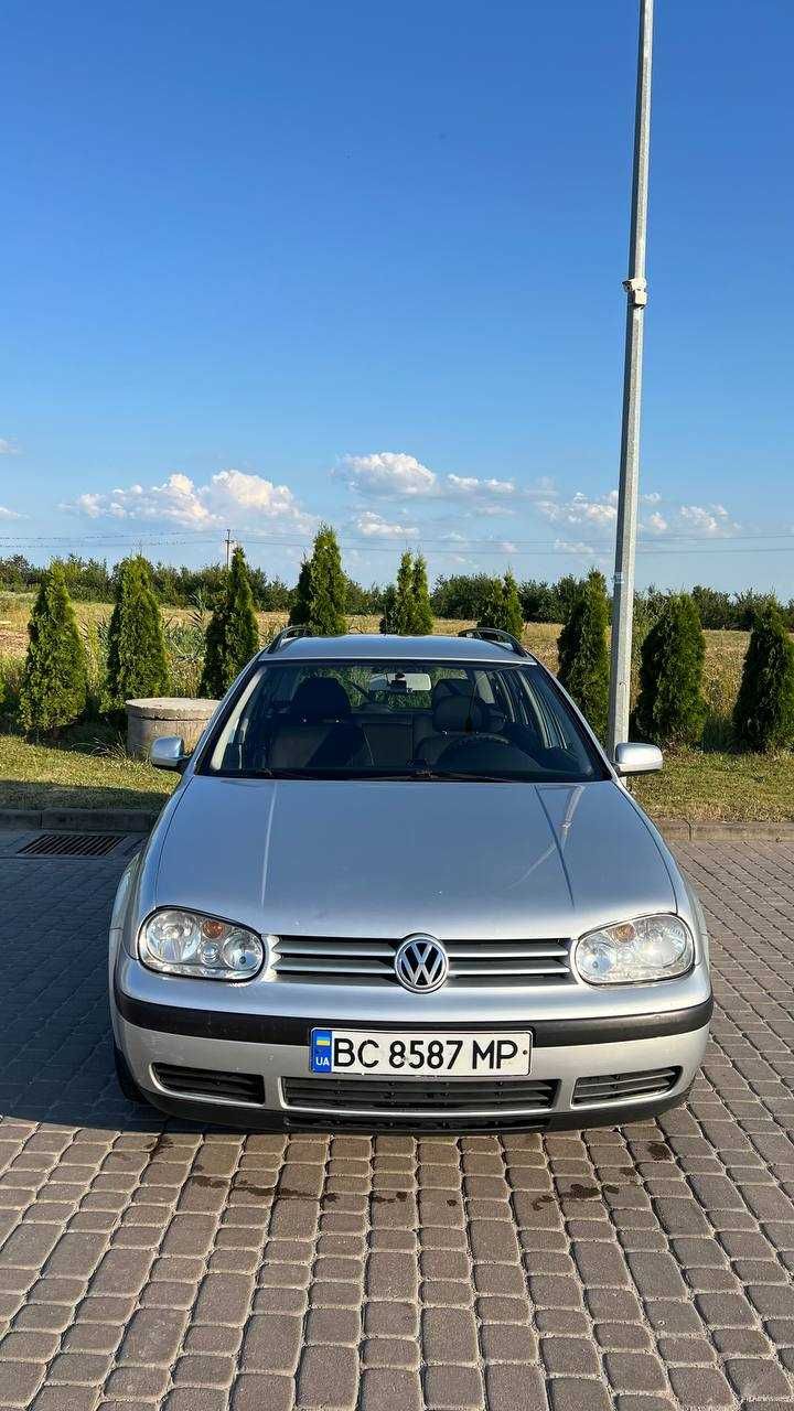 Автомобіль Volkswagen Golf Var. 1,6 Basic 77kw