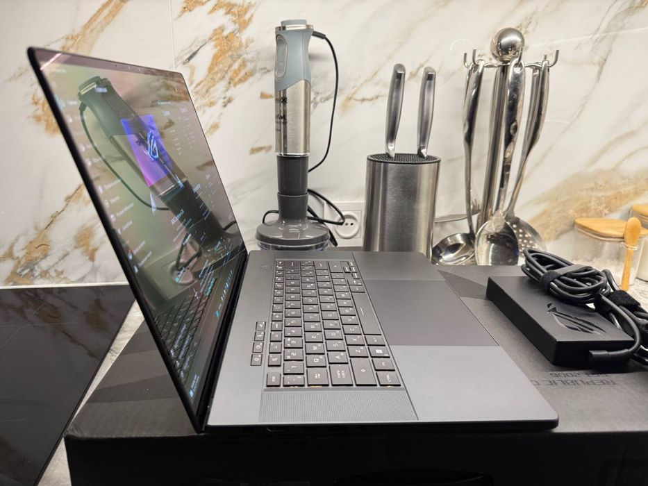 Asus g16 gu 605 32GB, 4070, ultra9 185h