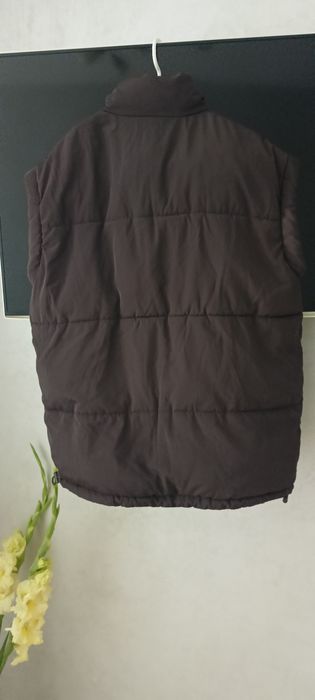 Жилет шоколадного кольору