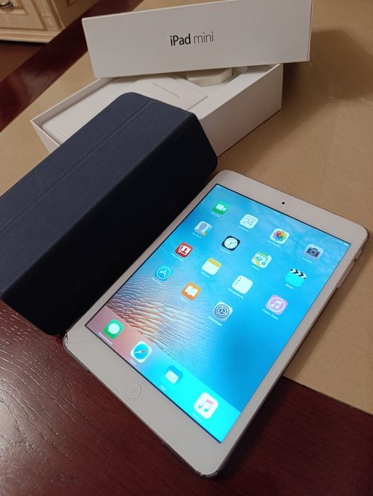 Планшет iPad mini 16Gb model MD531ZP/A