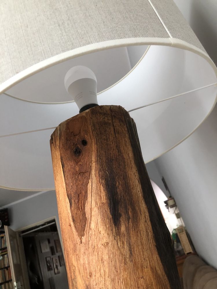 Lampa stojąca Loft z pnia Akacji