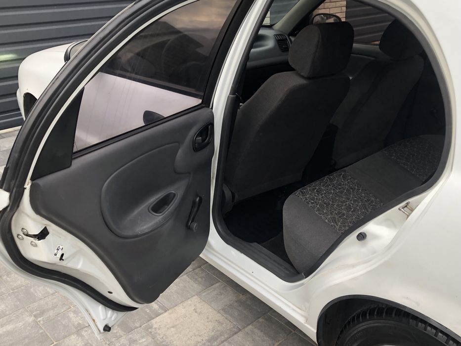 Daewoo Lanos 1.5 бензин 2011