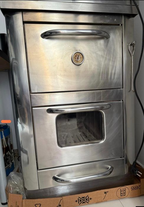 Fogão a Lenha em Aço Inoxidável – Como Novo (usado apenas 10 vezes)