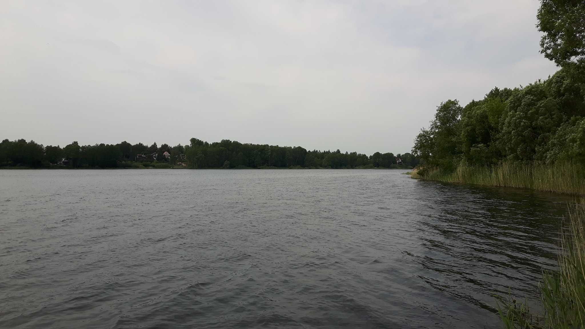 Samodzielny dom z ogrodzoną działką nad jeziorem Szczytnowskim