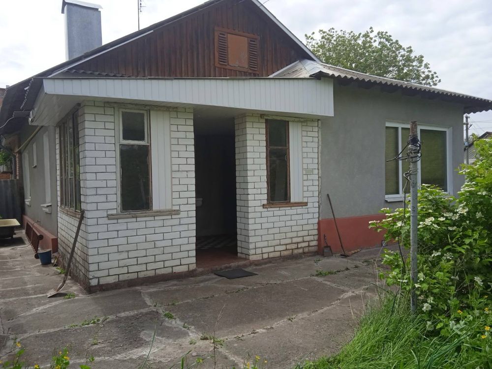 Продается дом в центре пгт Эсхар!