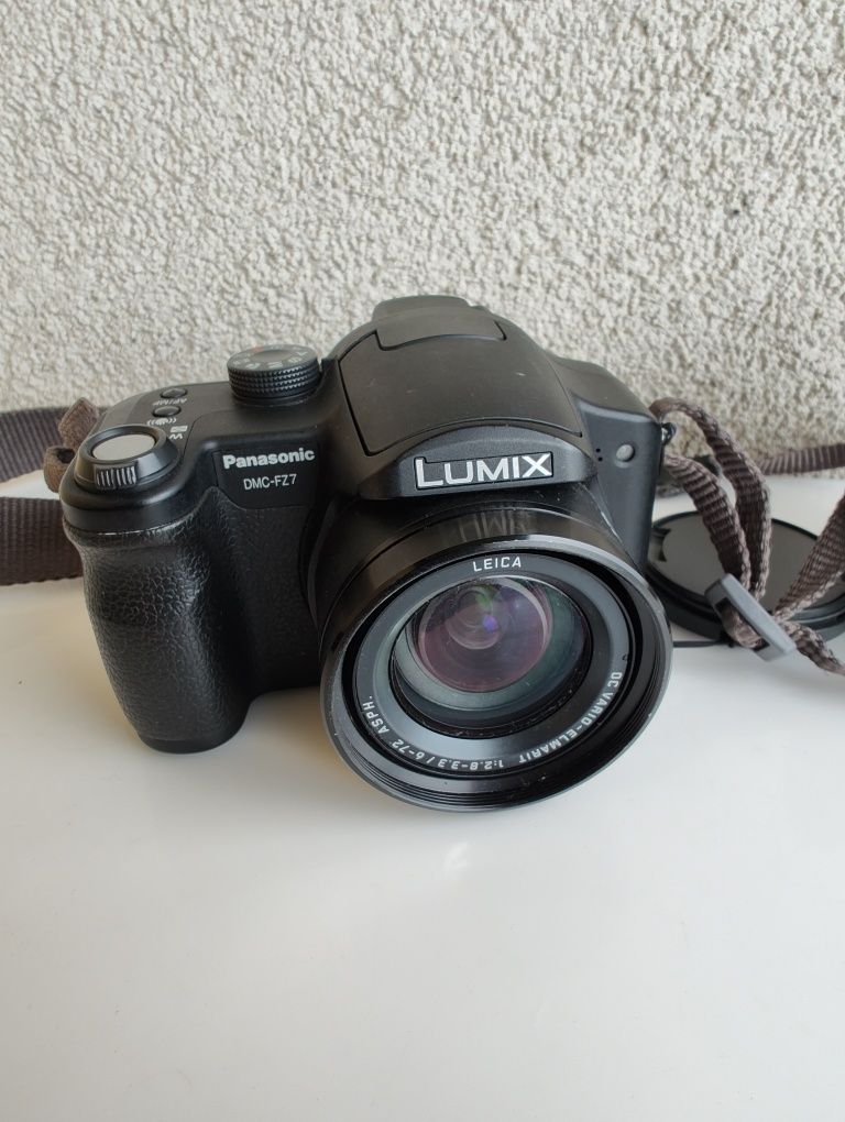 Panasonic LUMIX DMC-FZ7 optical zoom 12