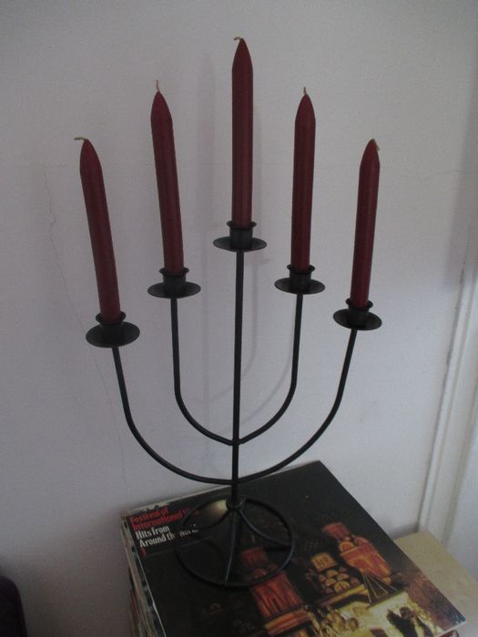 Castiçal // Candelabro antigo de ferro para cinco velas + oferta das v