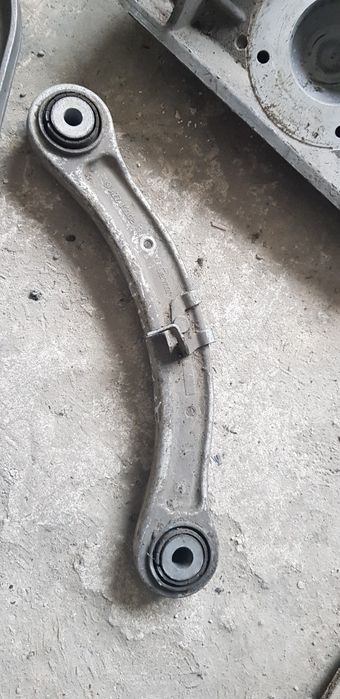 Ричаг передній,Volkswagen touareg,Audi Q7.Крошнтейни верхні,зад речаг