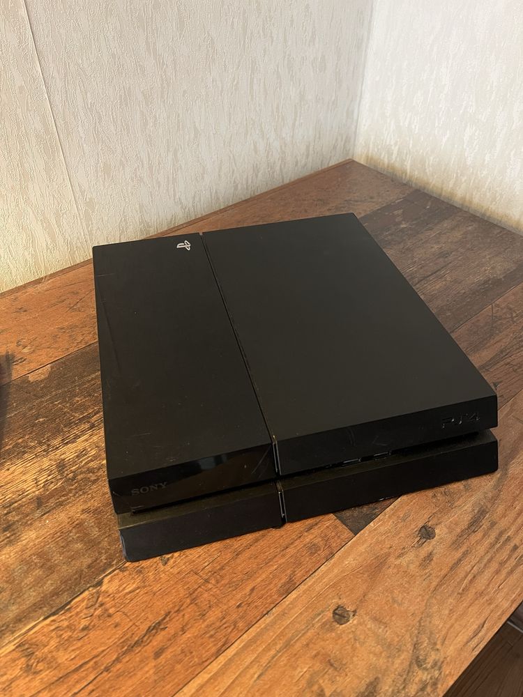 Ігрова приставка PS4