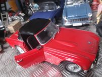 Miniatura 1/18 Triumph tr4