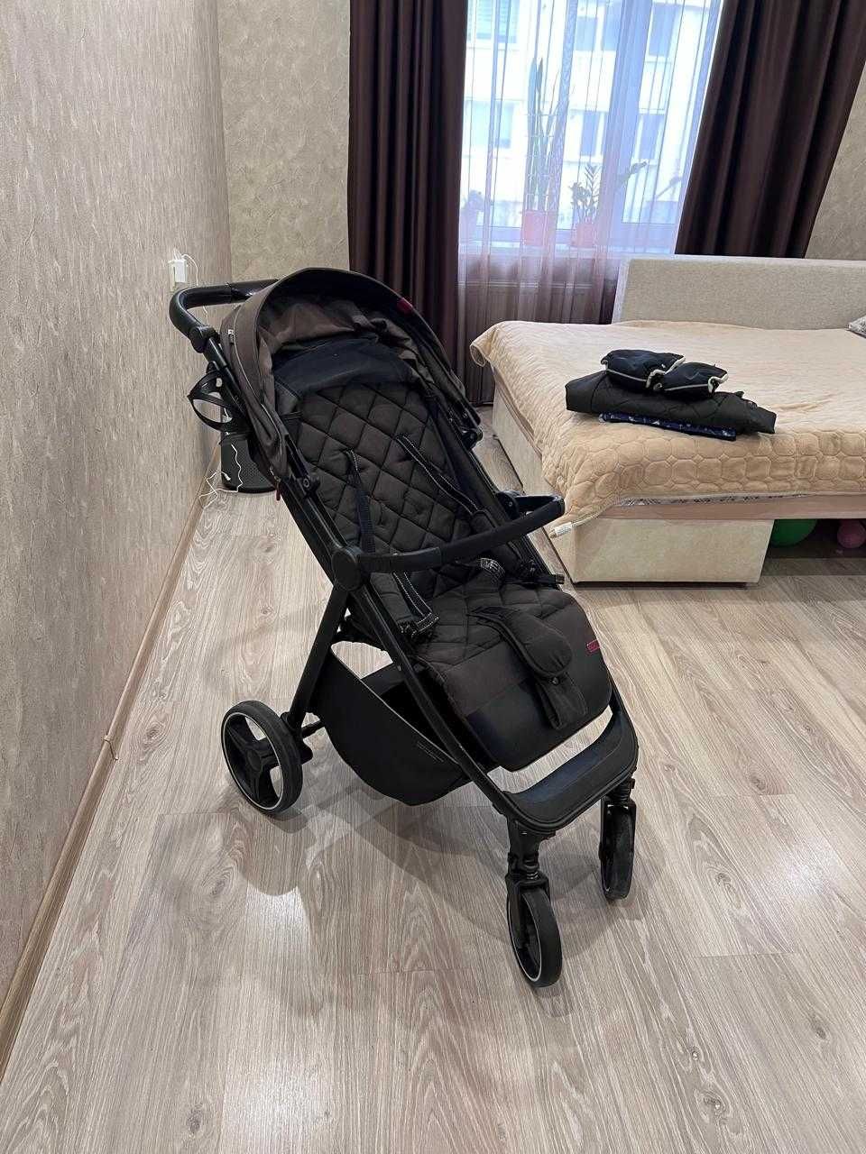 Прогулянкова коляска Carrello Bravo Black