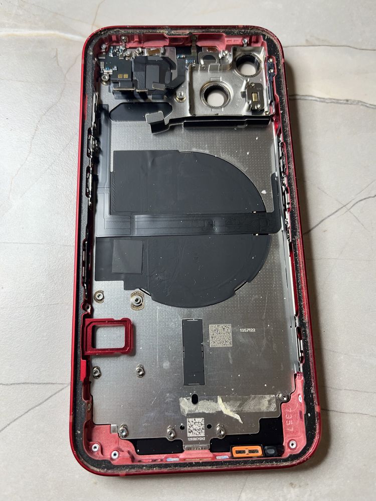 Korpus iPhone 13 czerwony