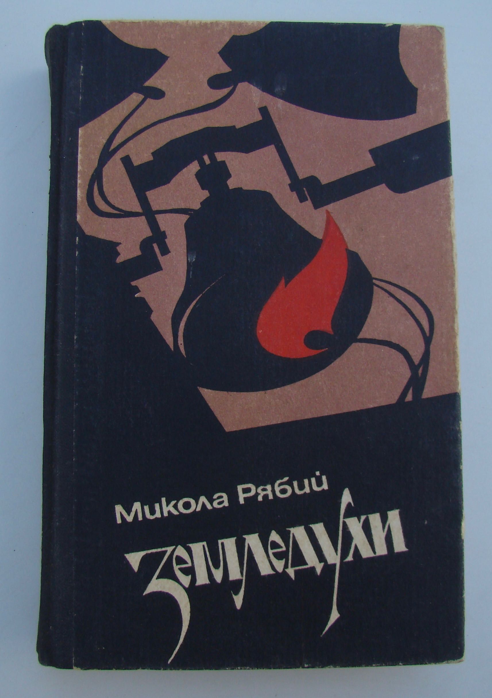 Книги з розповідями, романами, захоплюючий сюжет, література, книги