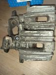 Sprzedam oryginalny zacisk lewy prawy tył Audi A6 C5