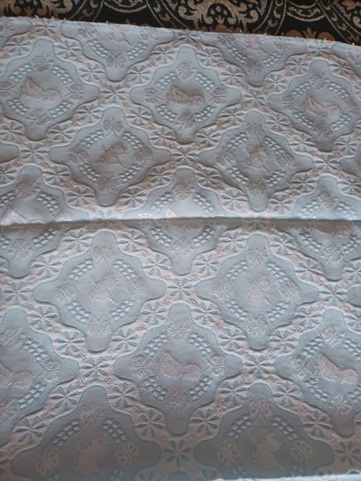 Cobertores e colcha para cama de bebé (5€cada um)