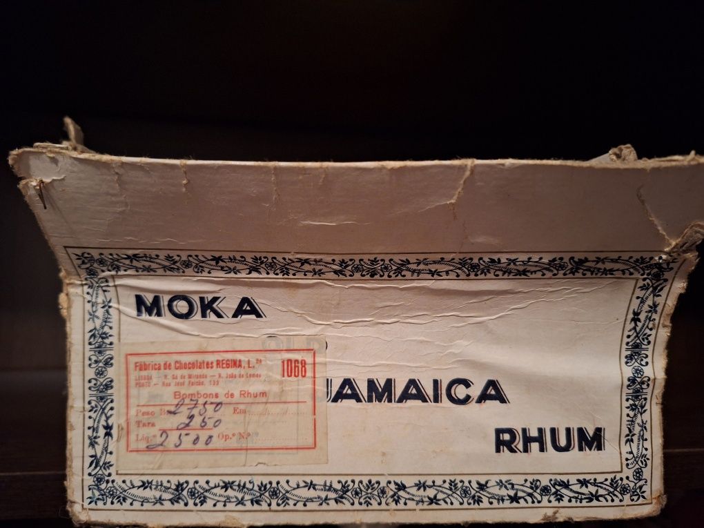 Caixa antiga de bombons de rhum Regina - publicidade antiga