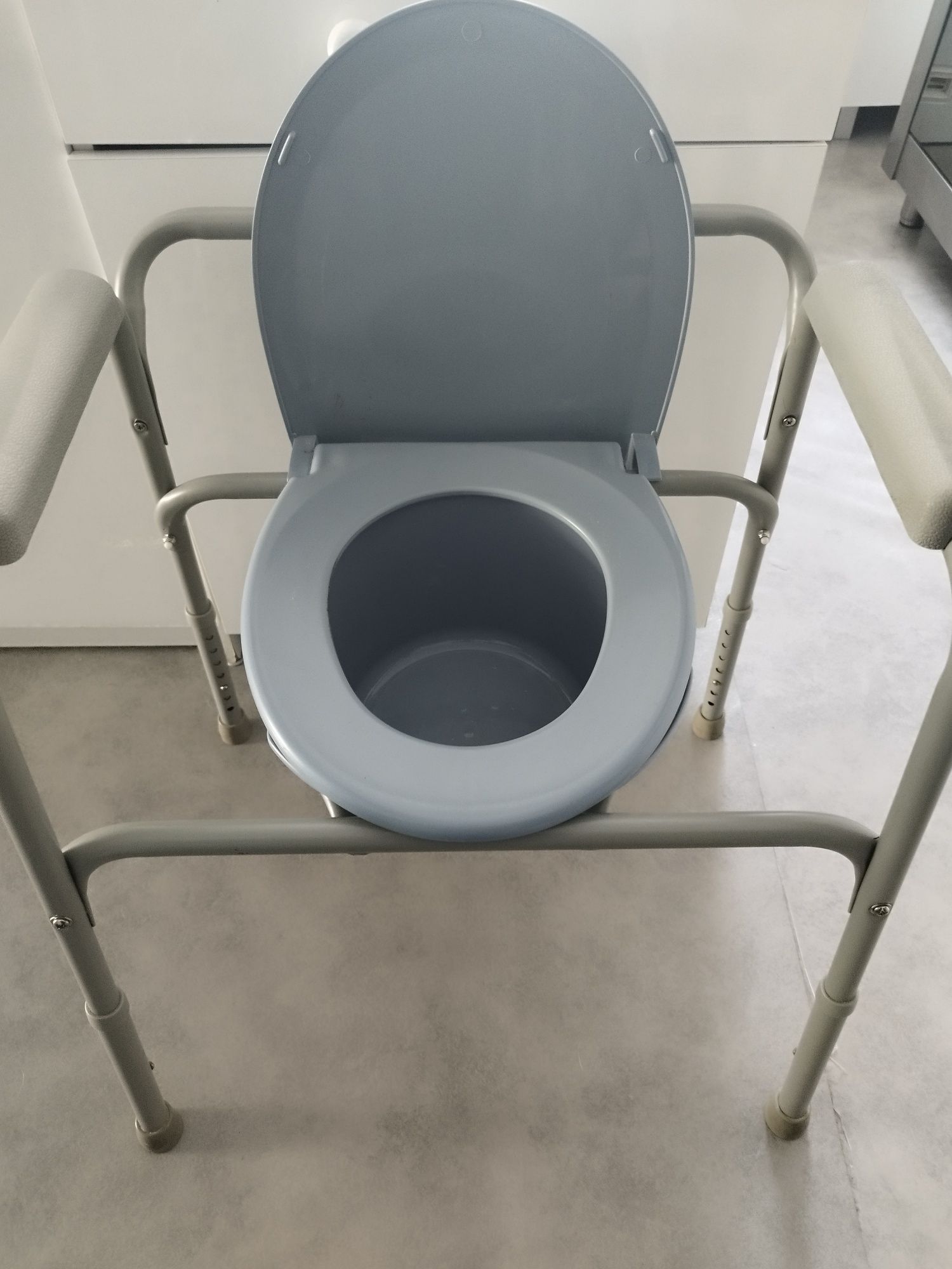 Krzesło sedesowe sanitarne WC