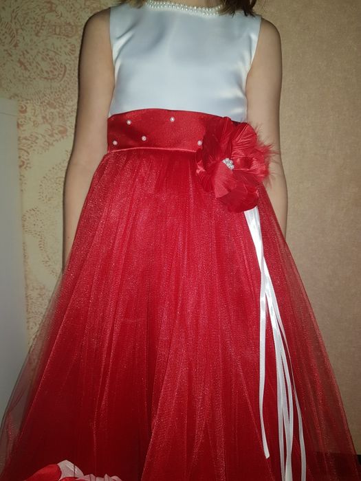 Нарядное платье 5-7 лет