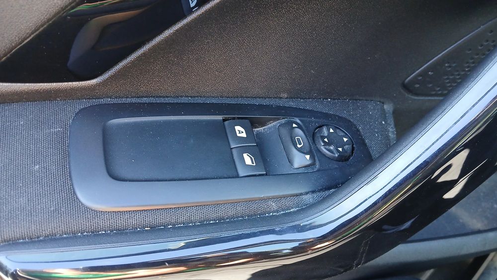 Comando / botão / interruptor vidros frente esquerdo PEUGEOT 208