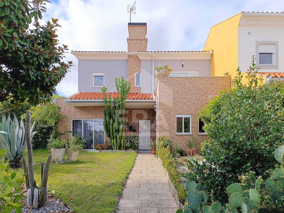 Moradia T3 com Piscina, Jardim e Terraços em Alquerubim, Aveiro